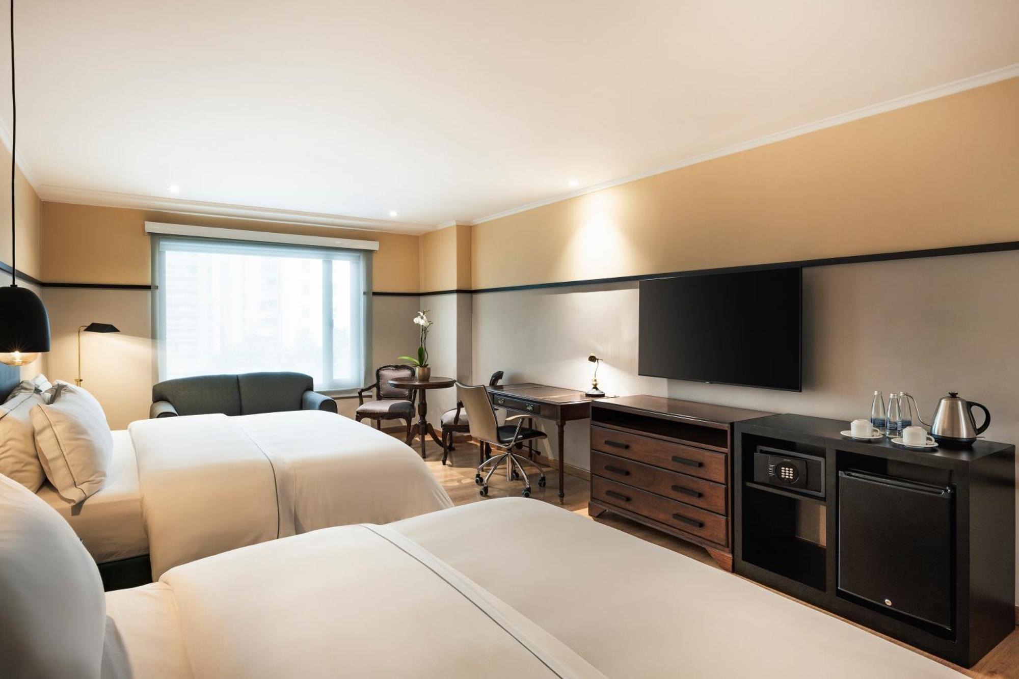Poblado Plaza 5*